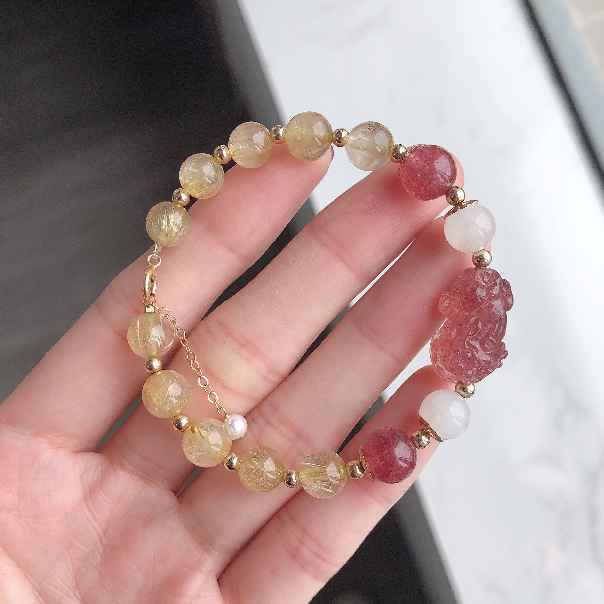 雏灵黄发晶草莓晶貔貅手链 白月光 时尚14k包金手链 礼物饰品批发