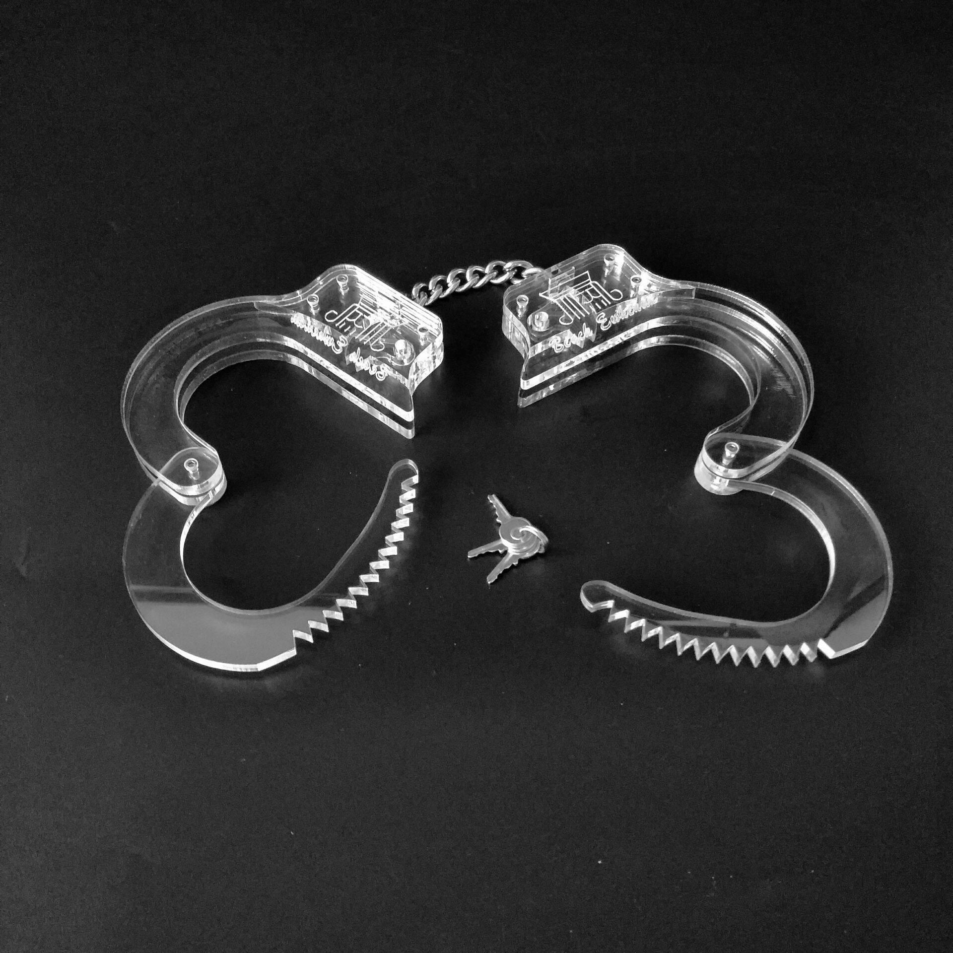 黑帝成人情趣用品 夫妻性保健品 水晶手铐自缚调教玩具 另类带锁