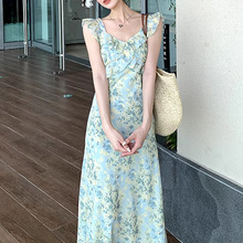 2024夏新款碎花v领飞飞边清冷大美人设计感显瘦斜裁连衣裙女长裙