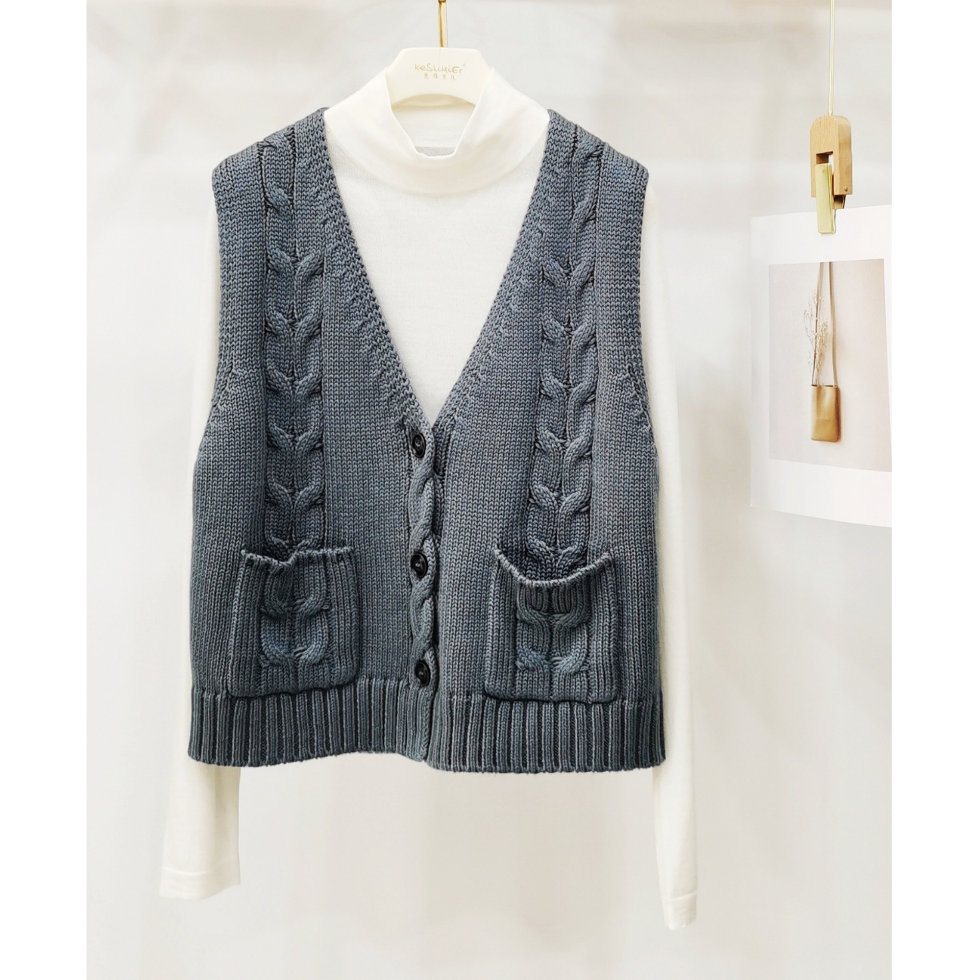 2021秋冬新款韩系针织厚马甲开衫休闲v领女士无袖针织粗毛线背心
