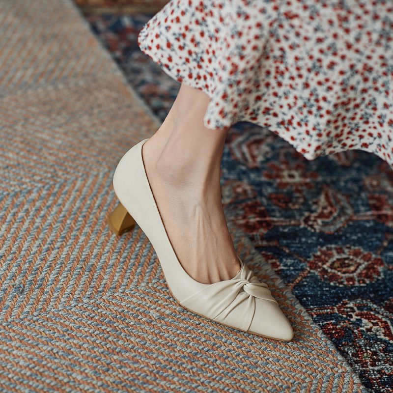 外贸2021年法式复古尖头单鞋设计感高跟鞋白色礼服粗跟女大码女鞋