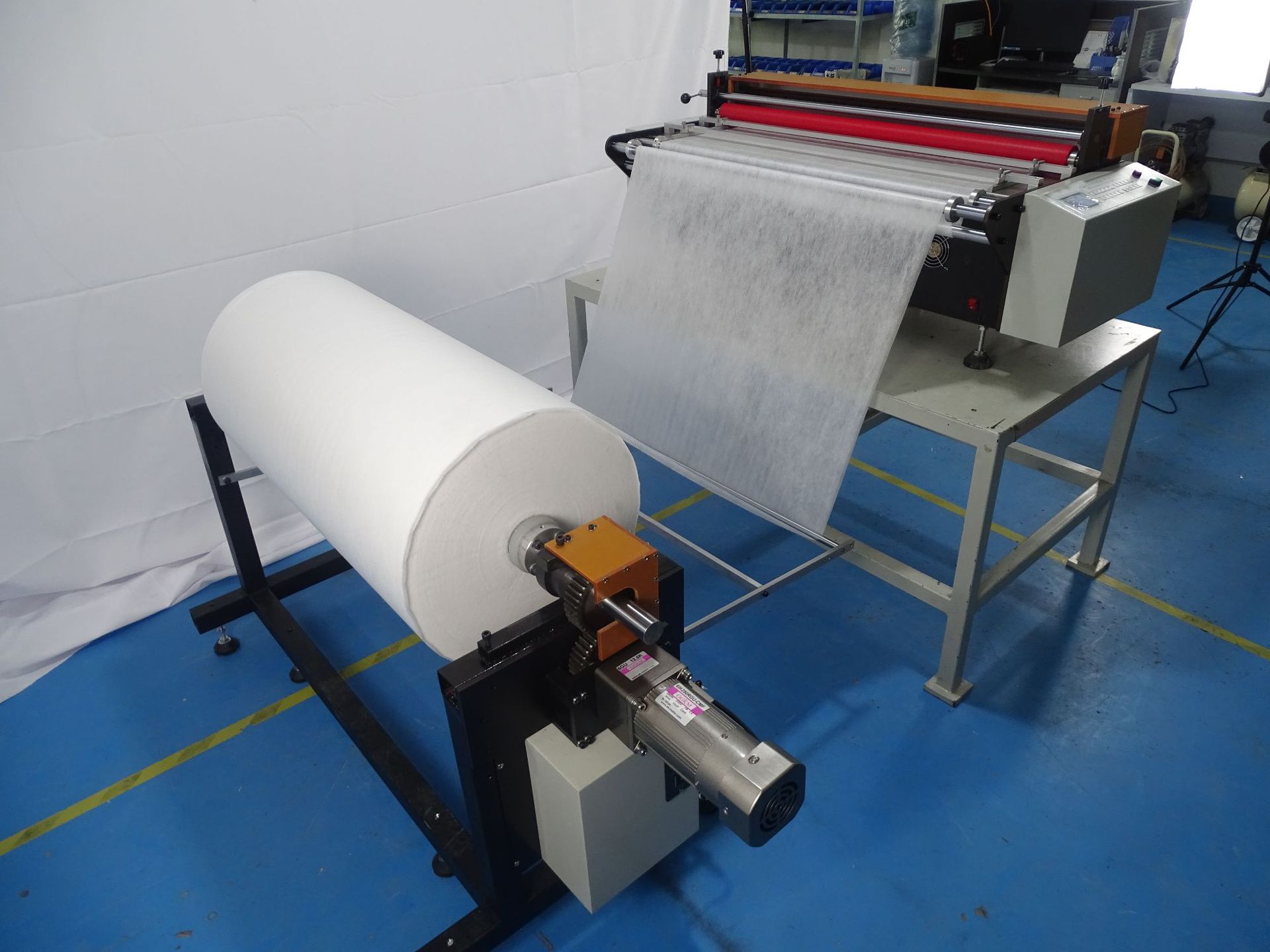 厂家直供全自动气泡膜裁切机气泡膜自动切断机气泡膜电脑横切机