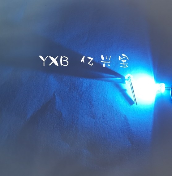 f5草帽白发冰蓝高亮冰蓝led灯珠5mm冰蓝色透明散光手举牌led灯珠