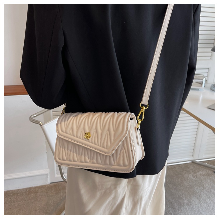 网红小包包女2022新款潮小众时尚单肩包百搭高级感洋气斜挎小方包