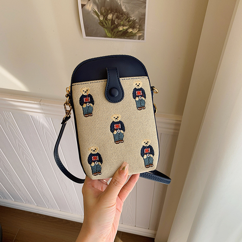 北包包原创女女2024新款潮休闲百搭小巧轻便刺绣手机包女士斜挎包