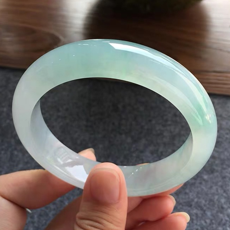 缅甸玉翡翠手镯镯子冰糯种浅绿女款玉石正圈巴山翠玉手镯-阿里巴巴
