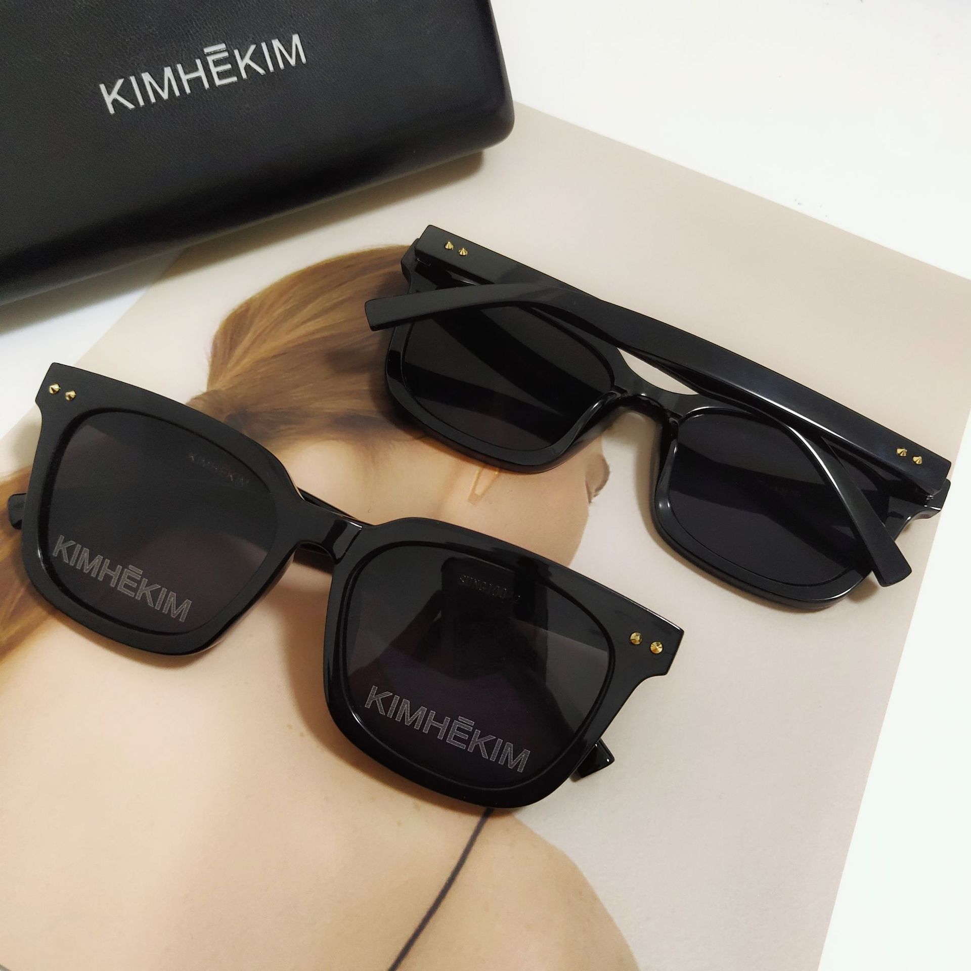 kimhekim墨镜女2021新款偏光太阳镜字母爱心款眼镜盒v牌眼镜批发