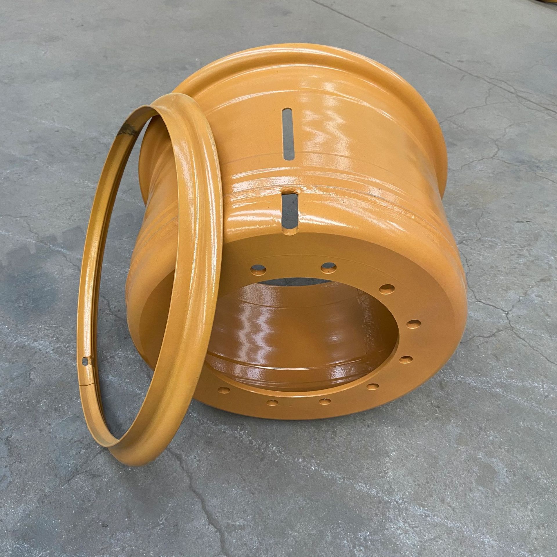 工程钢圈8.5-24配套轮胎1200-24厂家定做三件式轮辋载重卡车轮毂