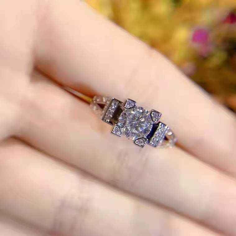 埃菲尔铁塔戒指正品莫桑石pt950铂金钻戒生日礼物送女朋友闺蜜妈