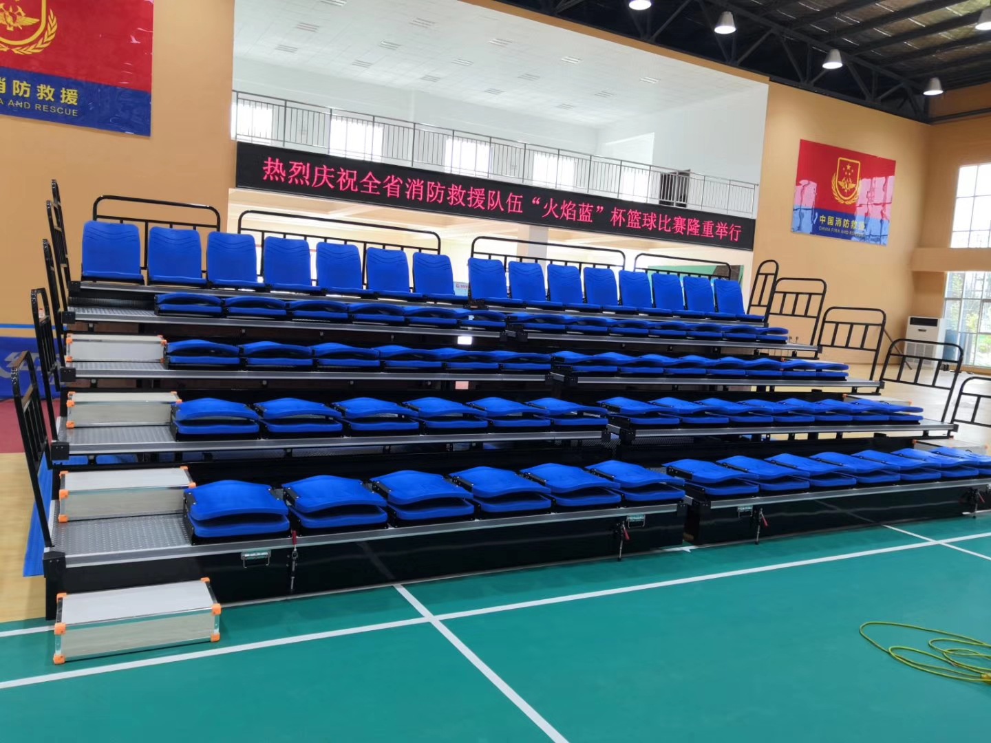 定制电动伸缩看台室内外体育馆折叠活动座椅剧院移动阶梯观众坐席