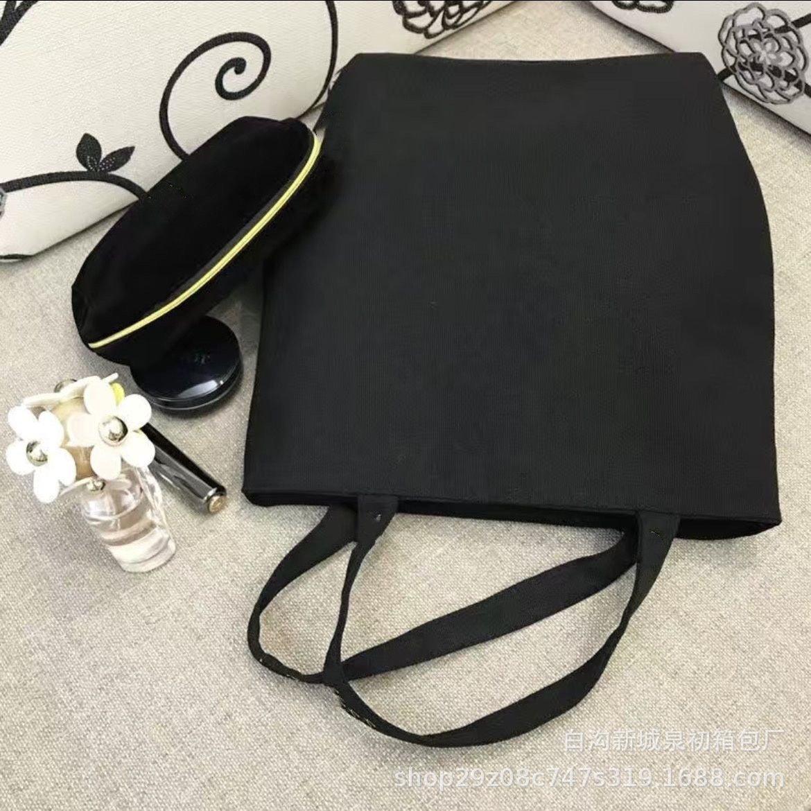 Spot 2023 New Portable Canvas Bag Korean Style Simple Fashion Letter Canvas Bag Zipper Shoulder Bag Wholesale