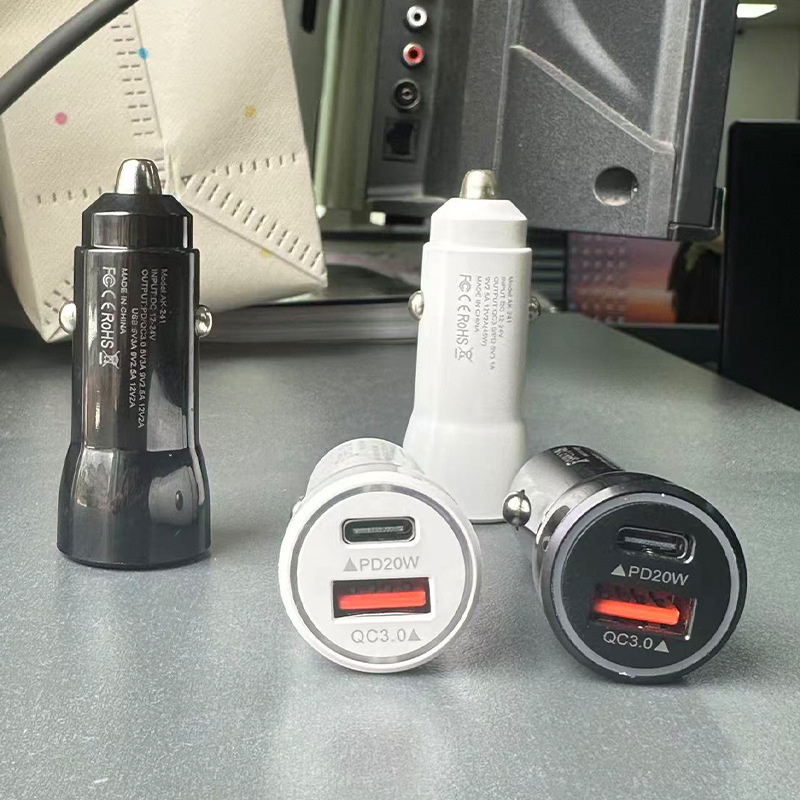 车载充电器适用三星手机超级快充USB+PD一拖二45W车充工厂批发