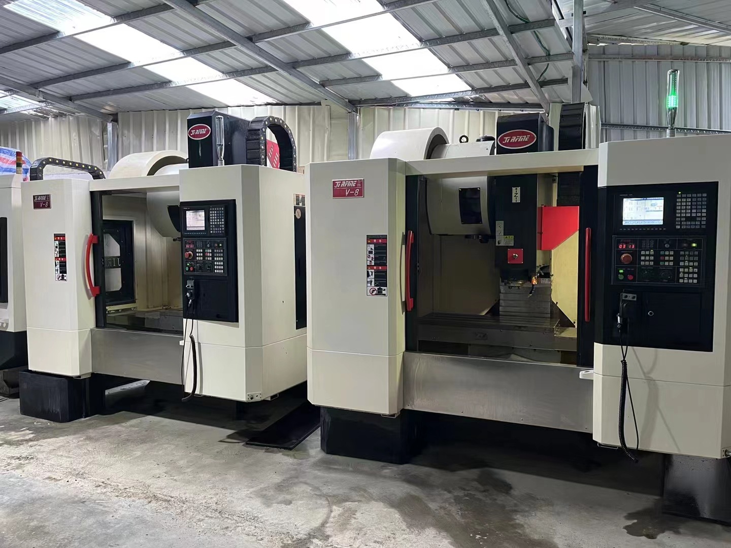 原装乔锋v8加工中心三菱m70系统三线轨加工中心二手cnc机床