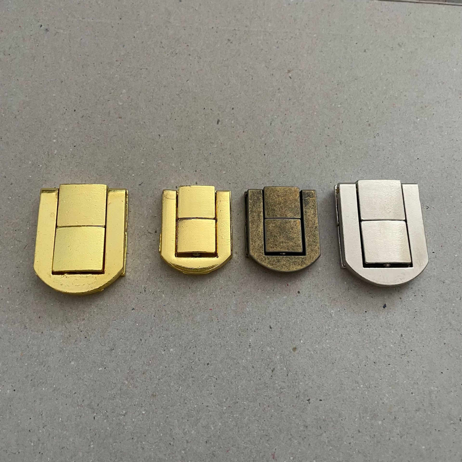 20x24 24x31太平扣仿古锁扣五金搭扣木箱配件礼盒小方扣暗箱扣