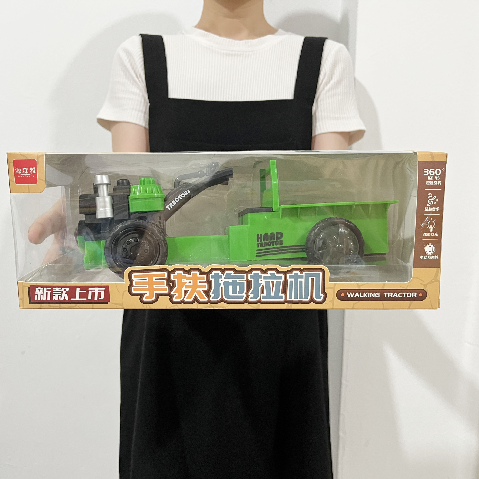 地摊热卖拖拉机玩具儿童玩具车男孩大号电动音乐灯光旋转汽车玩具