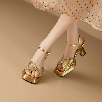 性感女神高跟鞋夏季新款鞋子方头粗跟水台鱼嘴露趾中空搭扣凉鞋女