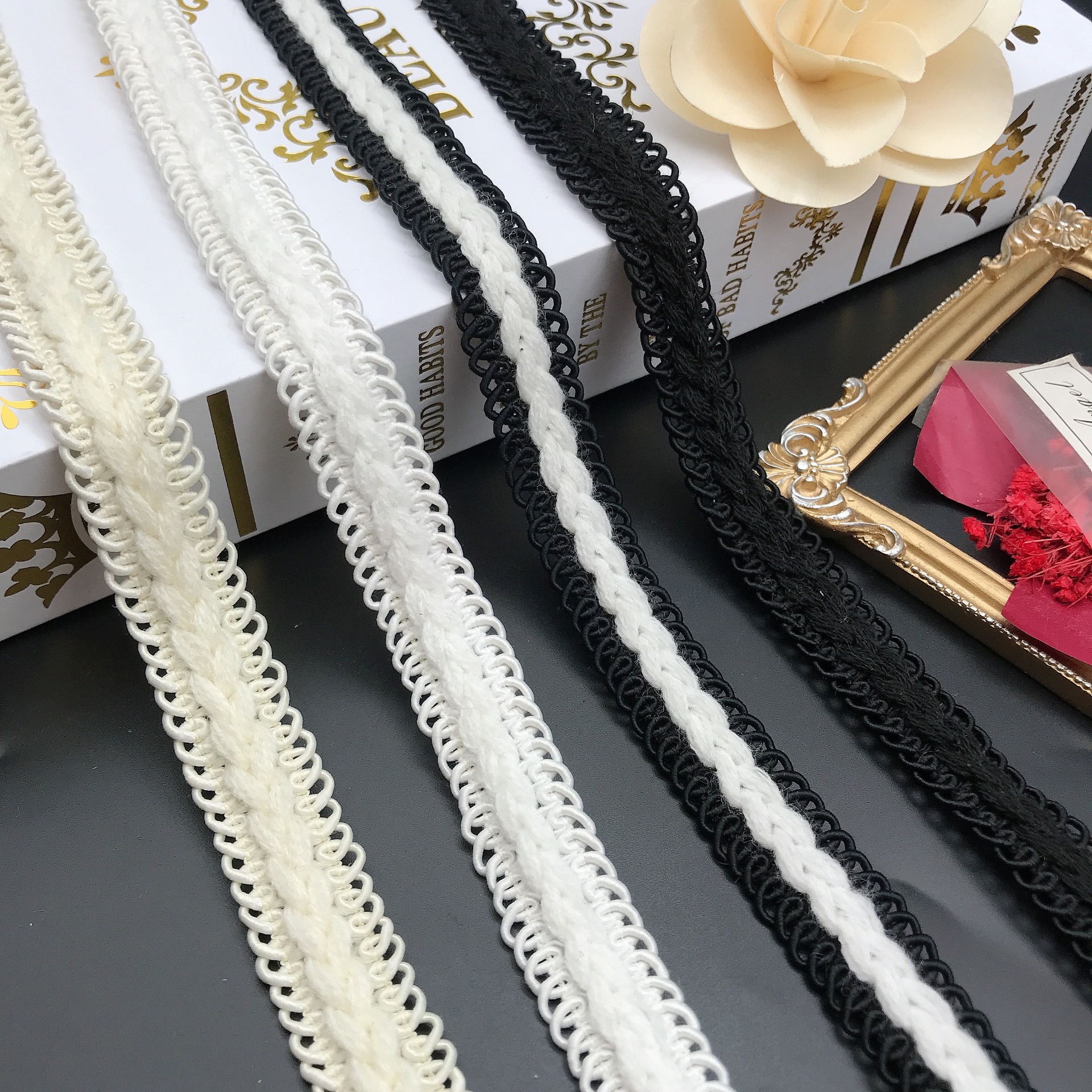 厂家大量现货直供小香风2cm黑白编织织带人字纹包边带后领压边带