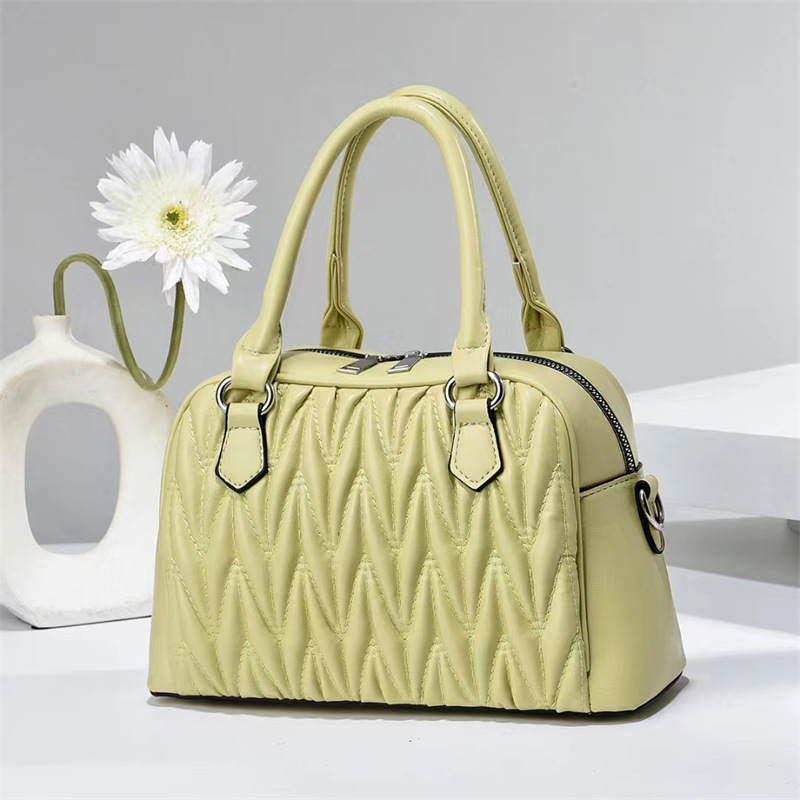 2024 New Large Capacity Women's Bag Fashion Women's Shoulder Messenger Bag to Give Mom Elder Bag Practical Handbag