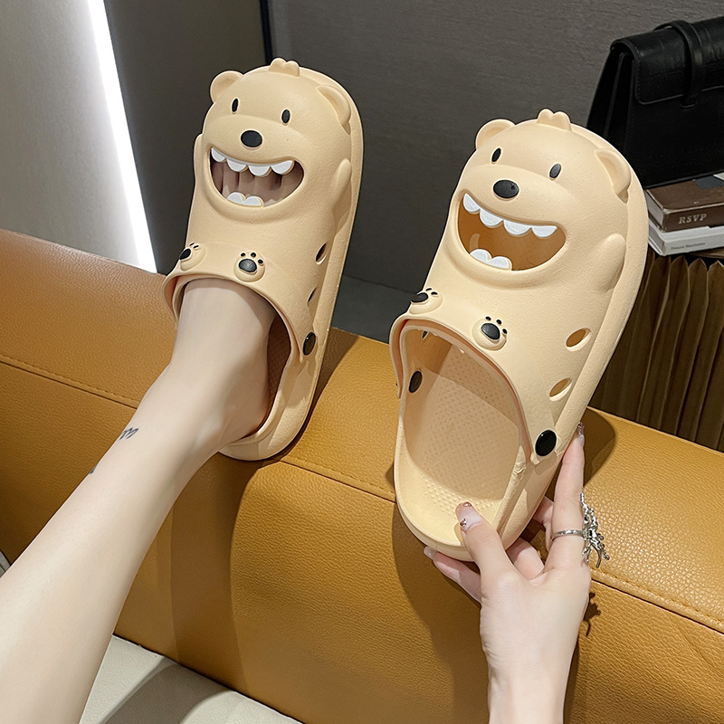 2023 New Smiley Bear Closed Toe Hole Shoes Women's Summer Beach Cartoon Cute Flip-Flops Women's Outer Wear