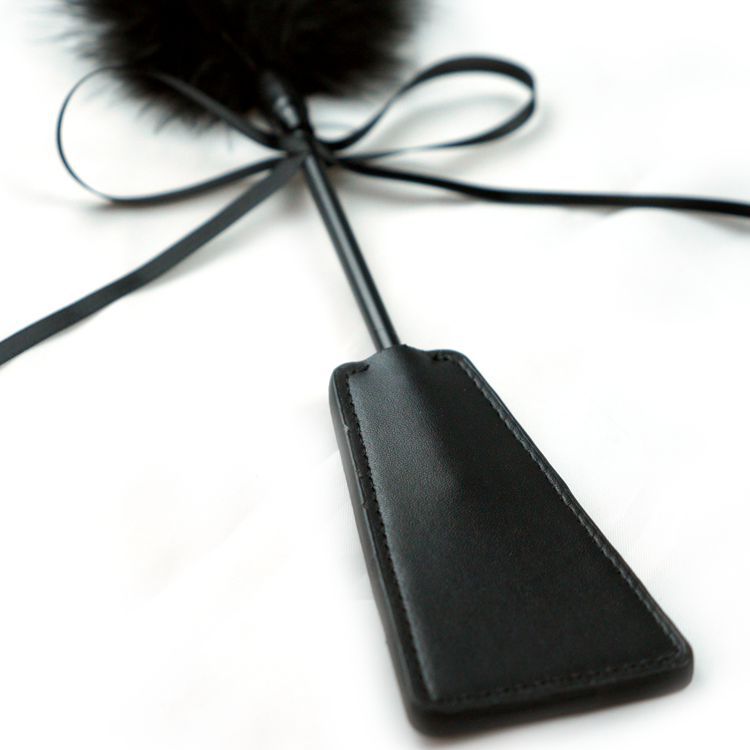 sm成人情趣用品 羽毛短皮拍子 成人另类挠痒痒打屁股 夫妻调教