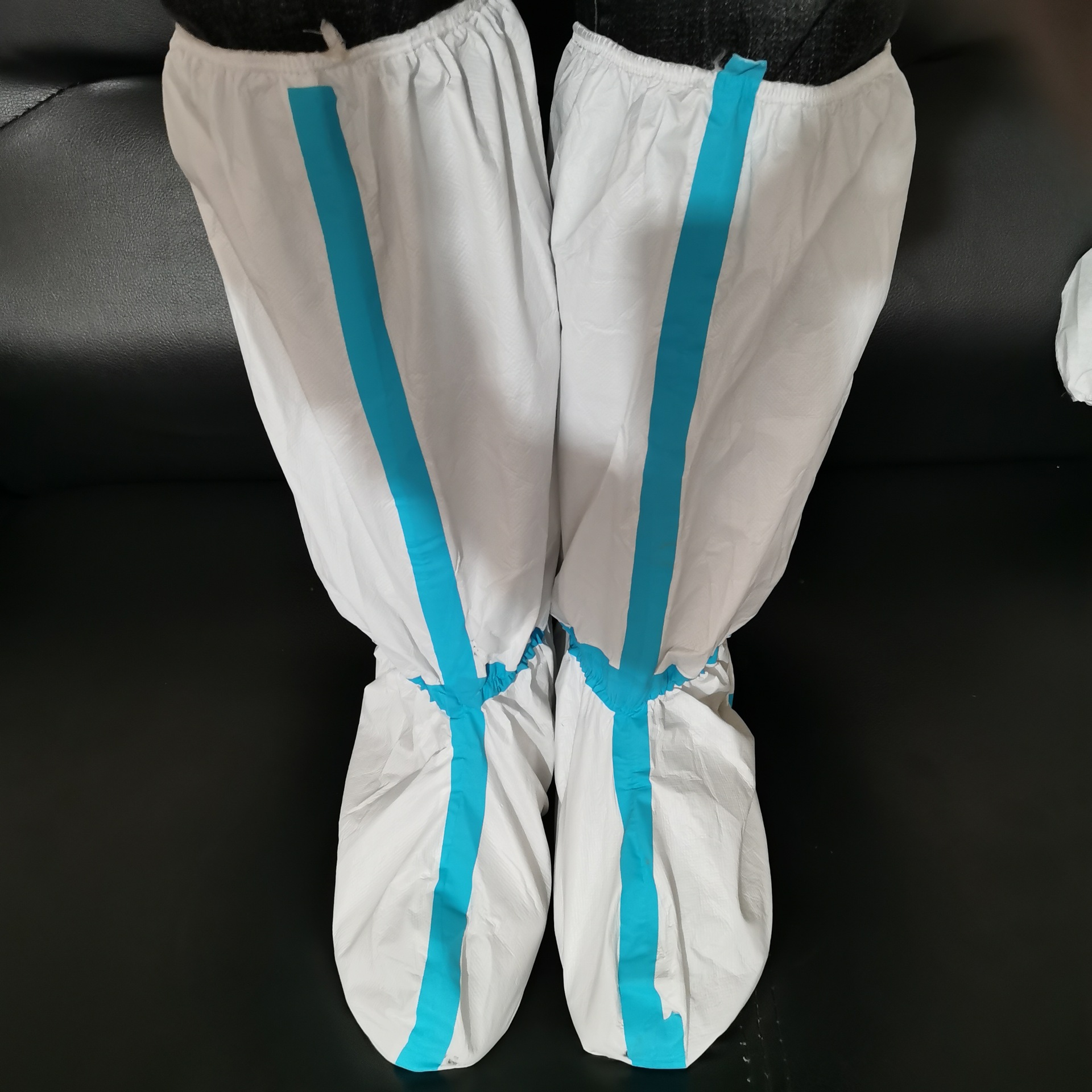 源头厂家一次性防护长筒靴套防水透气膜高筒脚套无纺布鞋套厚现货