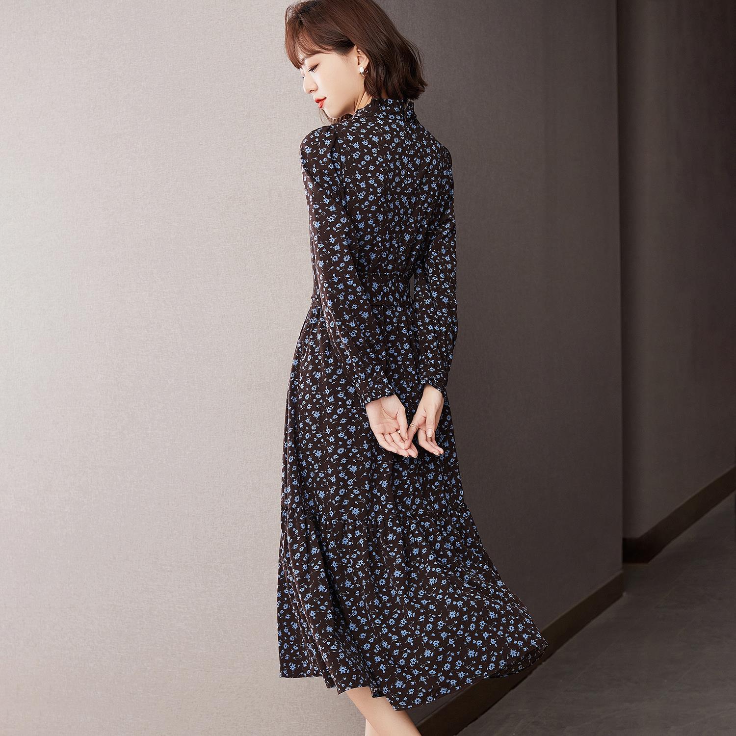 实拍法式复古配大衣内搭长裙过膝打底碎花连衣裙子女