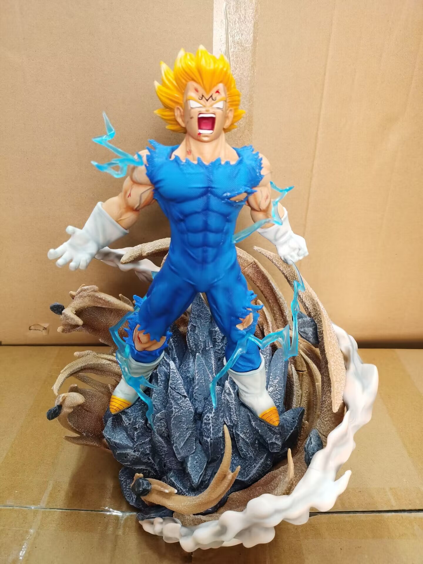 赛亚人 自爆贝吉塔 带地台场景 站姿 雕像模型 摆件 盒装手办