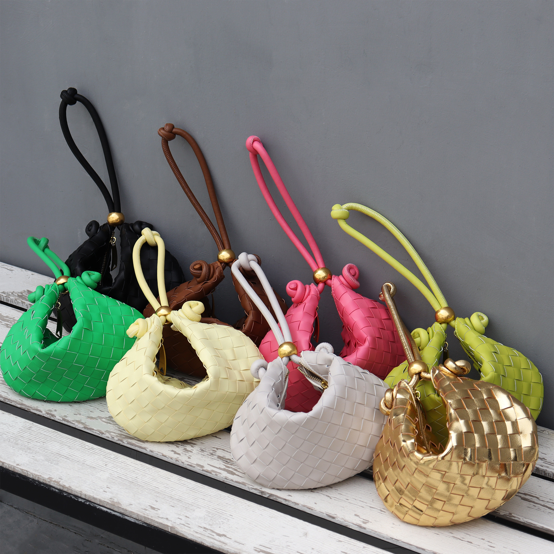 2023 summer new shell bag personalized woven bag dual use large capacity one shoulder handbag underarm bag small round bag
2023 summer new shell bag personalized woven bag dual use large capacity one shoulder handbag underarm bag small round bag