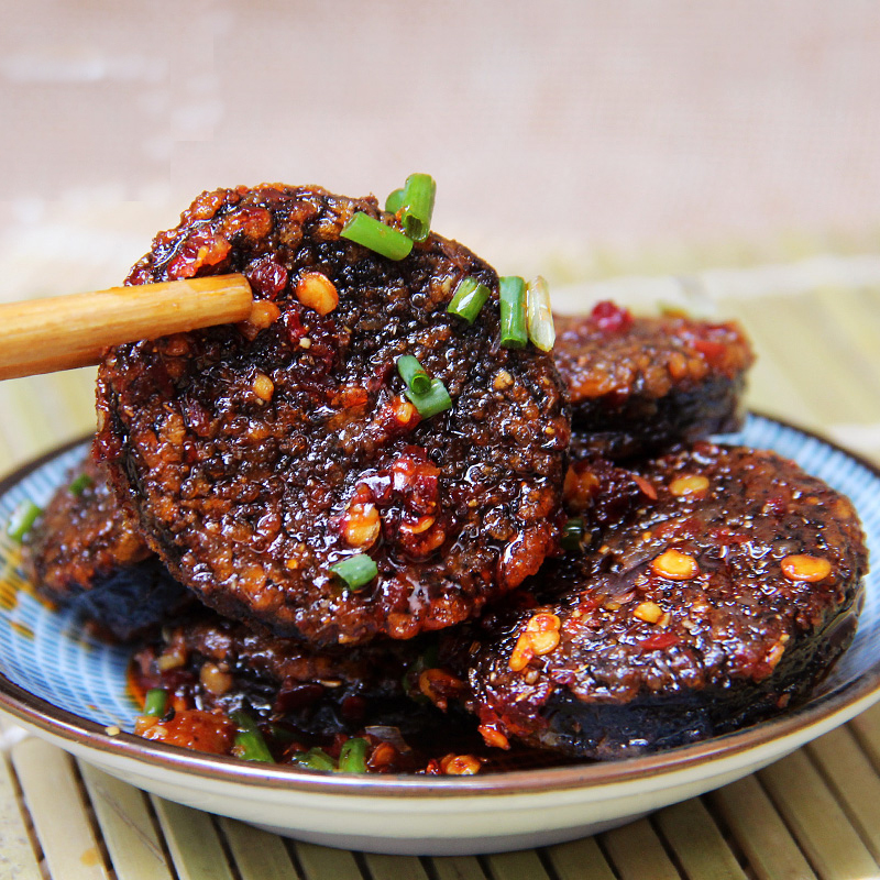 湖南湘西凤凰糯米血粑肠米肠血肠糯湘菜血粑鸭原料油炸馋哭小孩