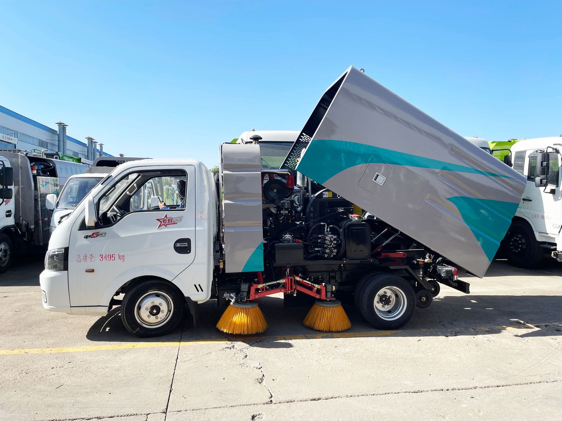 中型环卫扫地车