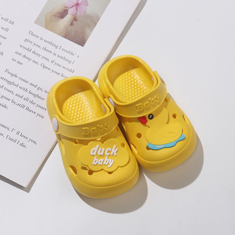 New Children's Hole Shoes Baotou Infant Boys and Girls Baby Slippers Summer Cute Outdoor Toddler Soft