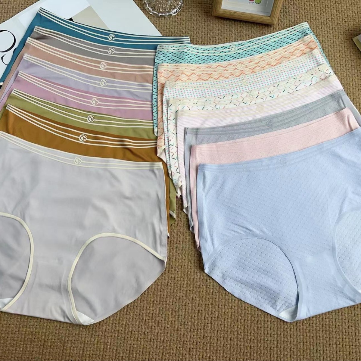 60015#特价同系列无痕大版无痕莫代尔rc棉冰丝杂花女士内裤林携娣