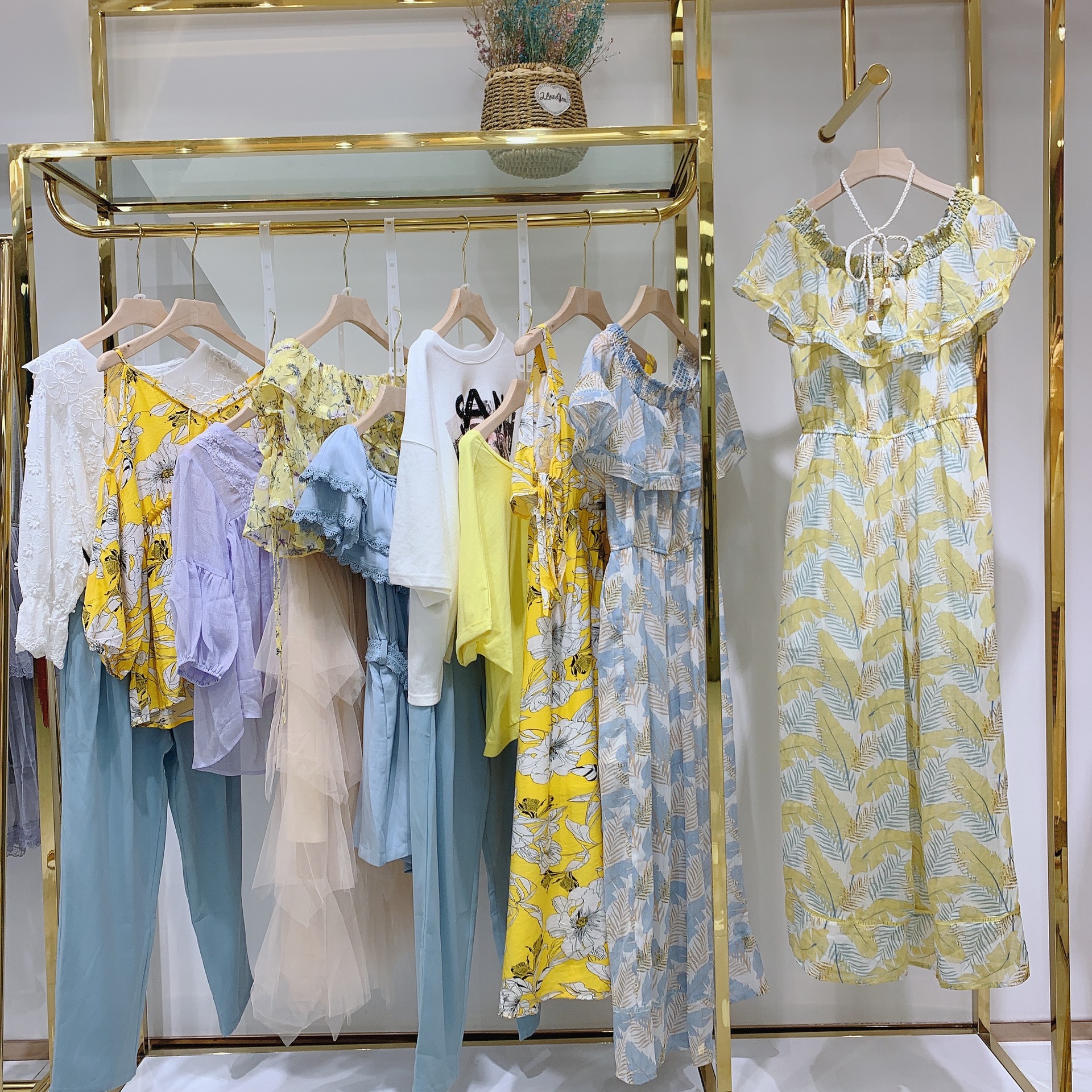 爱客21夏装品牌款式韩版休闲多种面料 品牌折扣女装四季青货源