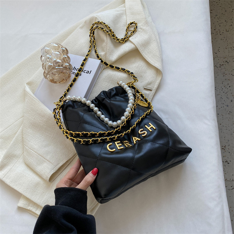 Large Capacity Commuter Diamond Pattern Bag 2022 New Casual Pearl Messenger Bag Women's Winter Shoulder Chain Bucket Bag