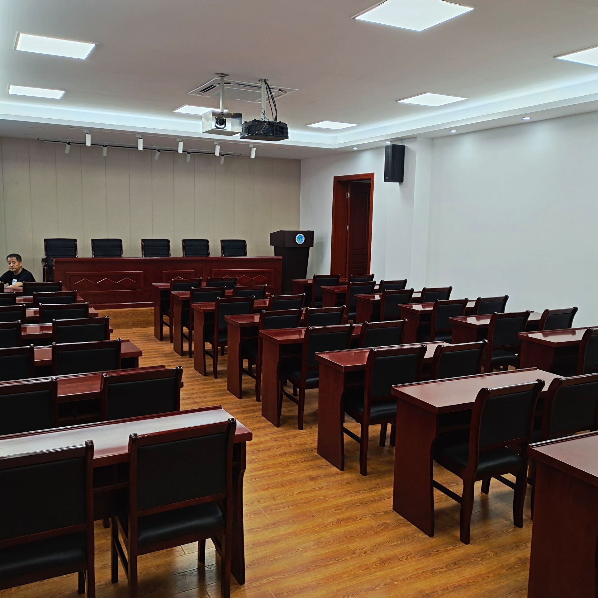 是否提供安装服务否是否配送上门送货至提货点空间会议室形状条形功能