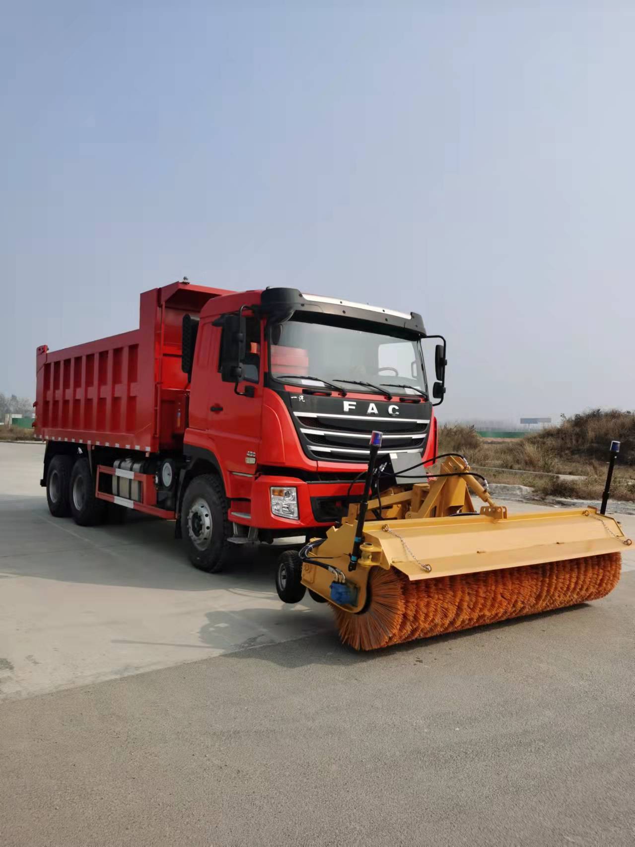 大型除雪车8方融雪撒布机3米除雪铲带有遥控操作自动避障功能