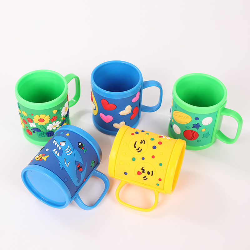 Factory Direct Supply Exquisite Cartoon Pattern Cute 3d 3d Gift Cartoon Phone Case Leather Cup Pvc Plastic Cup 2