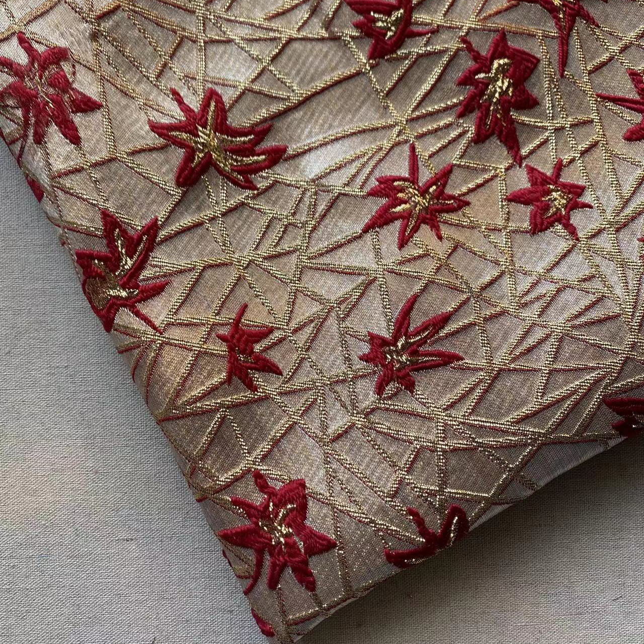 提花面料枫叶凹凸乱纹金丝面色织面料时装料汉服衣裙服饰箱包布料