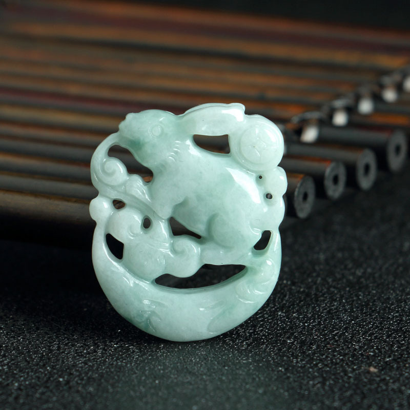 缅甸翡翠玉吊坠 精雕玉兔奔月手工立体小玉兔 小白兔吊坠一件代发