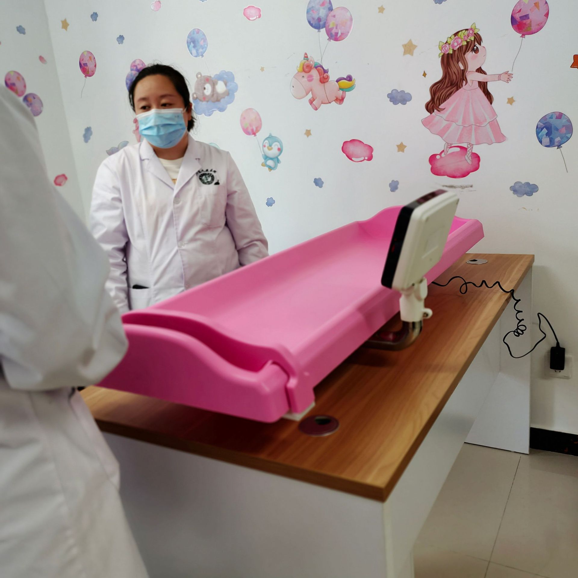 卧式0-3岁婴幼儿身高体重测量仪厂家婴儿智能精密体检仪,婴儿秤