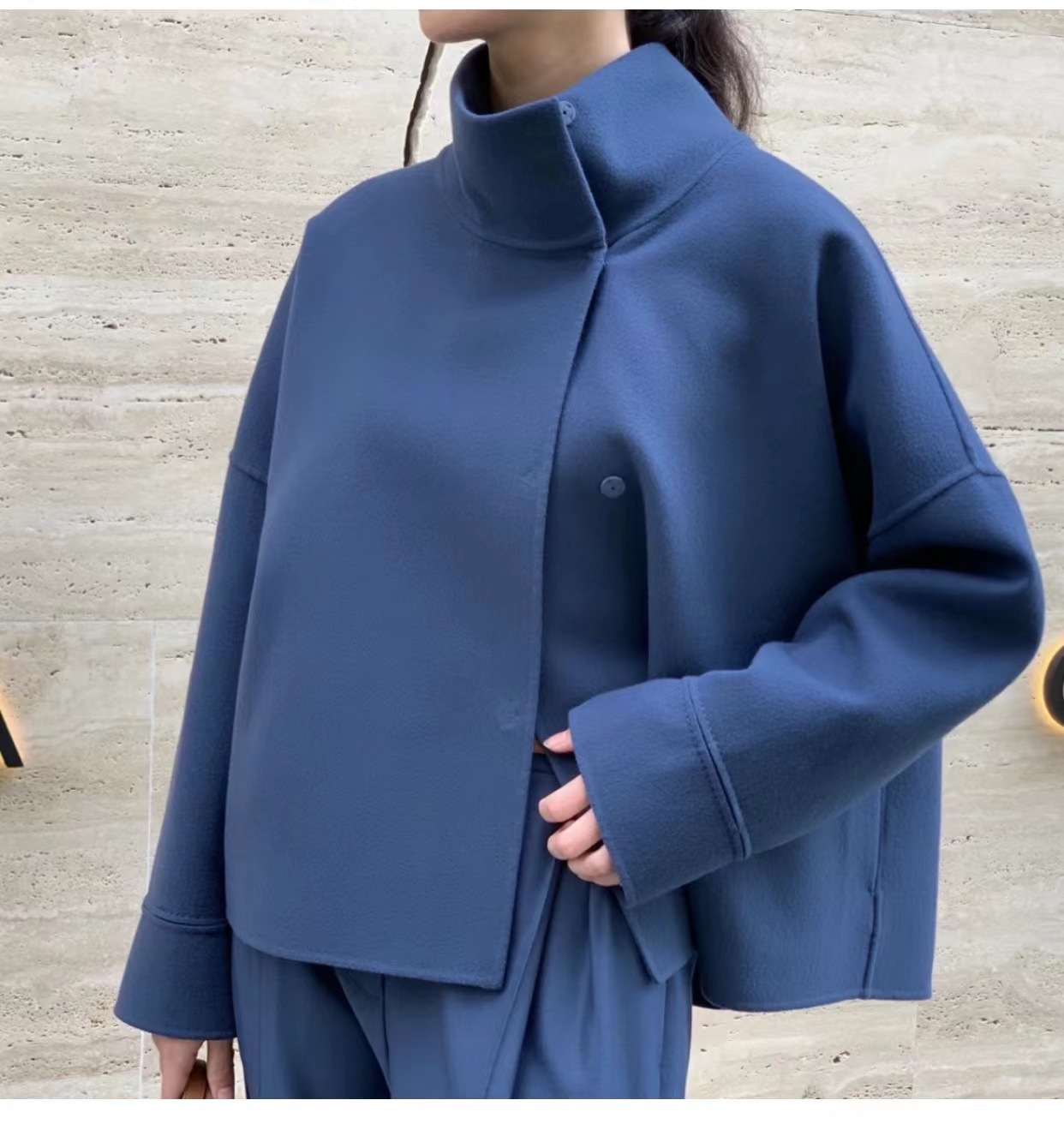 2022年秋冬新款短款羊毛羊绒轮廓型大衣女士天空的苍蓝色