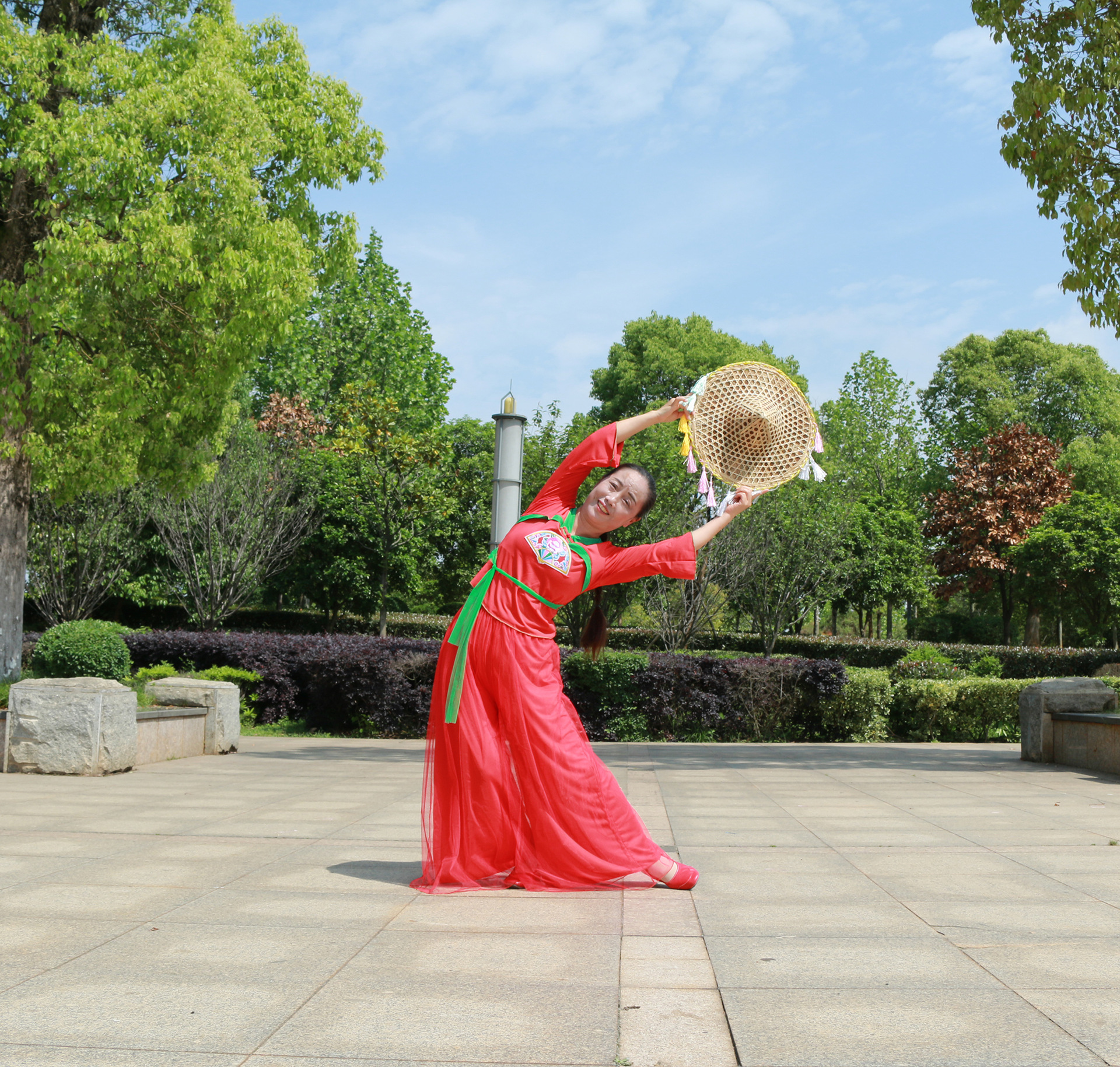 2022春英广场舞漓江河斗笠舞民族风古典舞演出服套装斗笠古典舞蹈