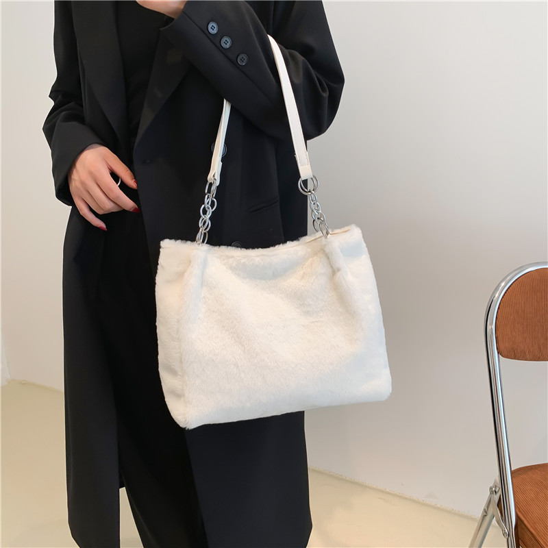 Foreign Trade Popular Simple Sense Small Bag Female 2022 New Autumn and Winter Texture Furry Messenger Bag Handbag