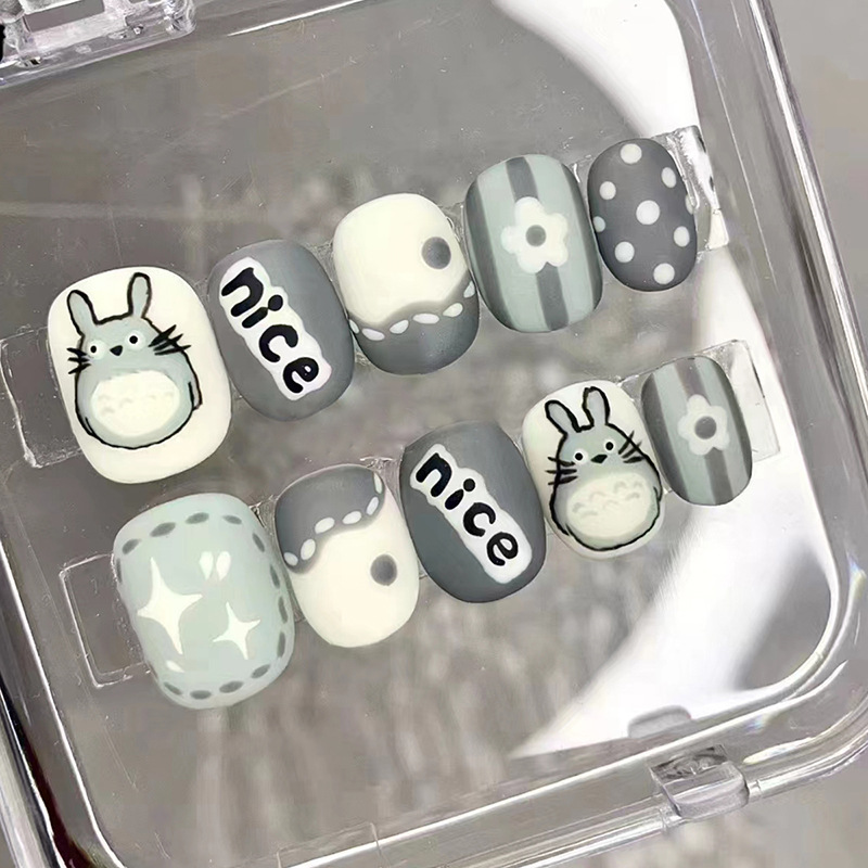 可爱清新短款动画龙猫美甲磨砂款儿童款穿戴甲假指甲成品可批发