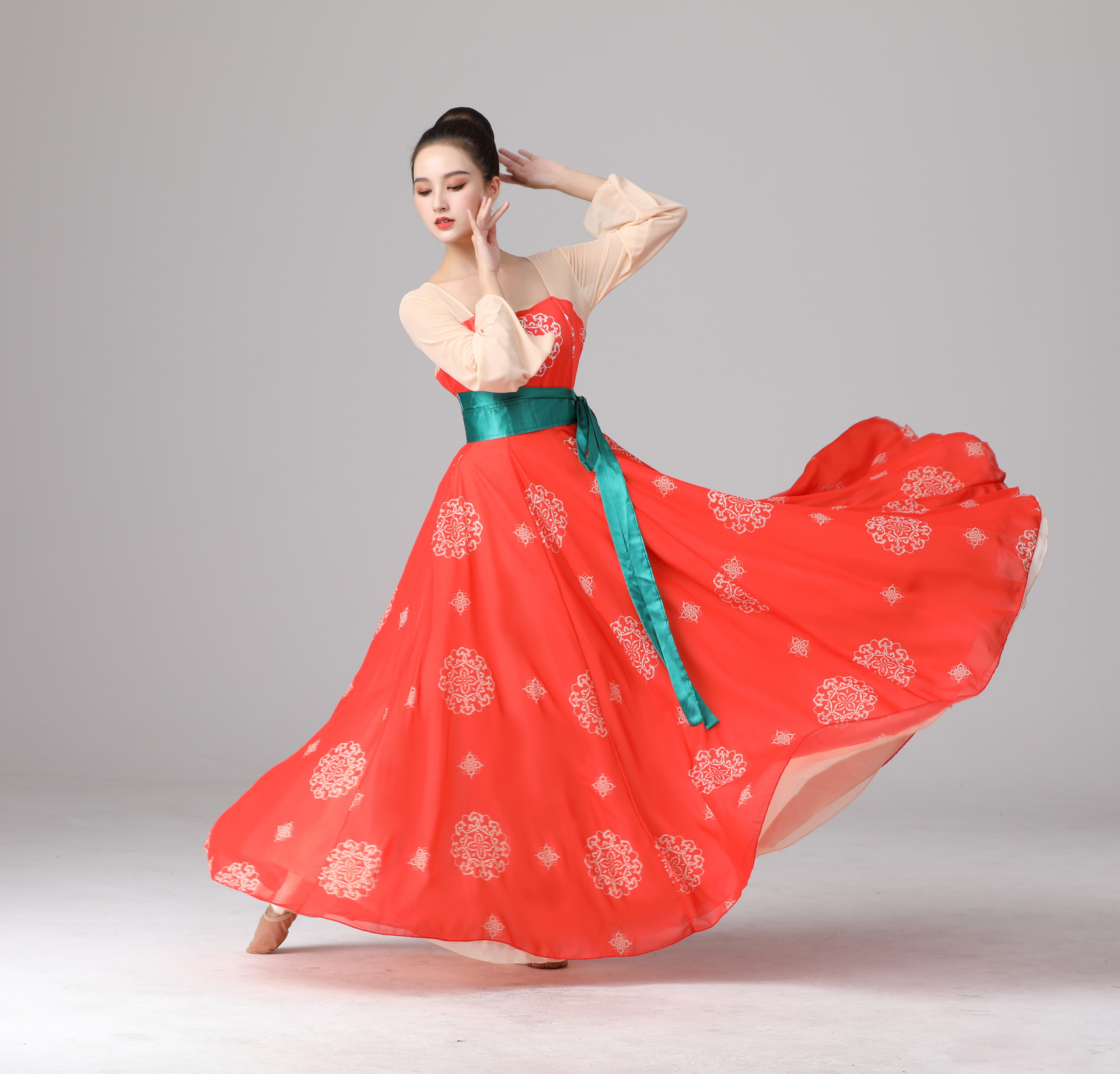 舞蹈服大摆裙图片