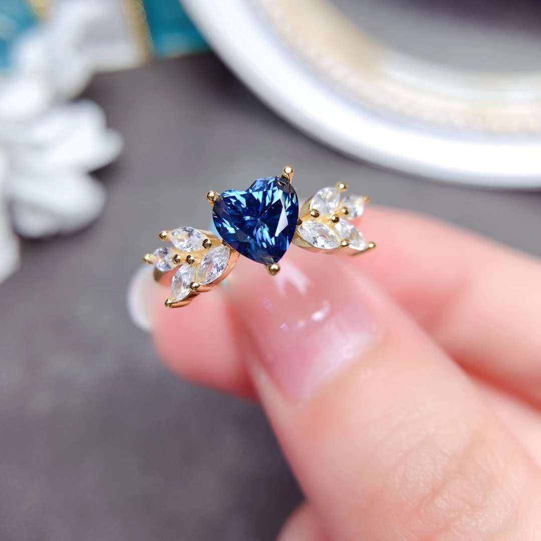 蓝色莫桑钻戒指925银爱心甜美少女款精工镶嵌活口女戒-阿里巴巴