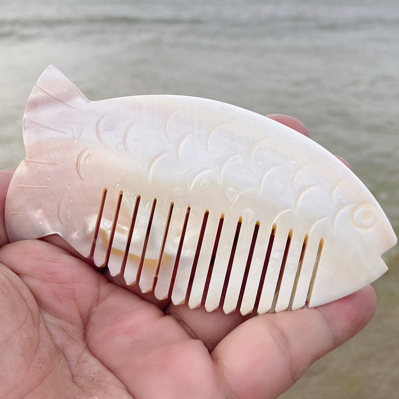 淡水黛蓝珍珠贝壳梳子 手工鱼形珍珠蚌贝壳梳子手工工艺品批发