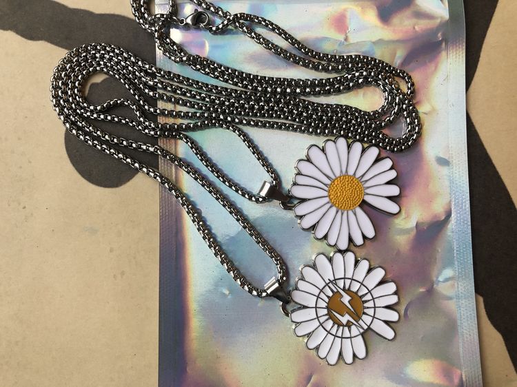 gd权志龙同款小雏菊项链胸针鞋潮人吊坠女学生颈链个性潮男配饰扣