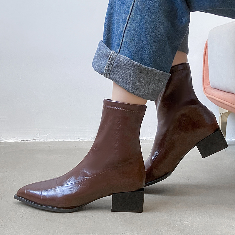 时装靴子女流行春秋季新款低跟尖头平底靴女靴欧美尖头短靴女时装