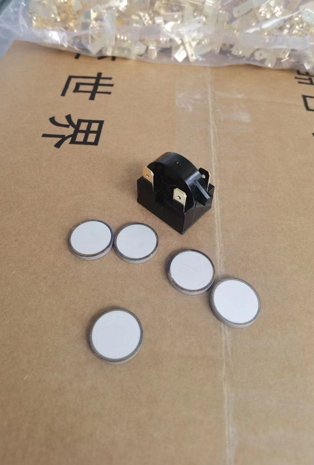 ptc冰箱启动器 大芯片黄铜脚冰箱柜压缩机ptc启动器保护器1234pin